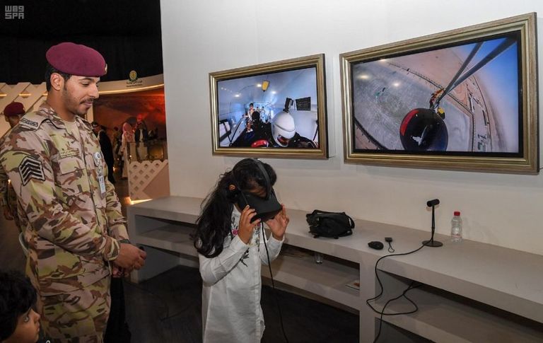 الواقع الافتراضي يمتع زوار الجنادرية