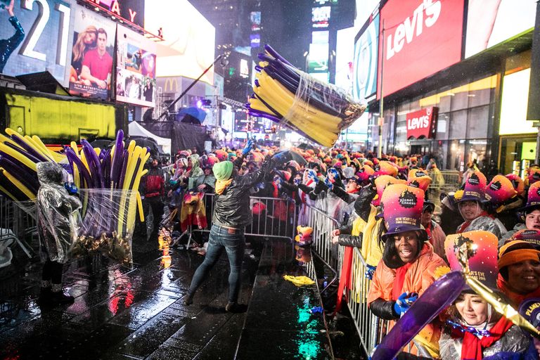 جانب من الاحتفالات في تايمز سكوير الاحتفال بالعام الجديد في تايمز سكوير بنيويورك