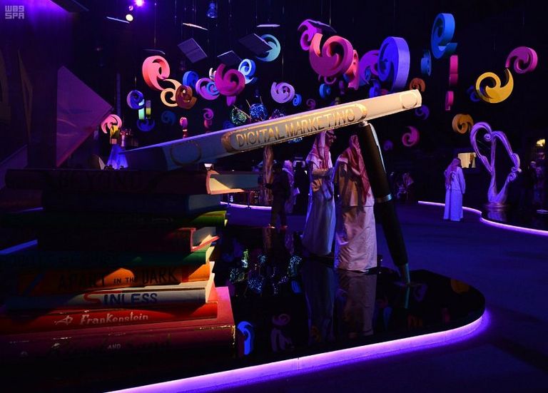 زوار الجنادرية يخوضون رحلة إلى الماضي في "مسك الخيرية"