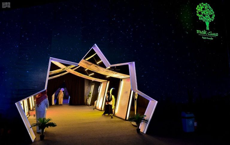 زوار الجنادرية يخوضون رحلة إلى الماضي في "مسك الخيرية"