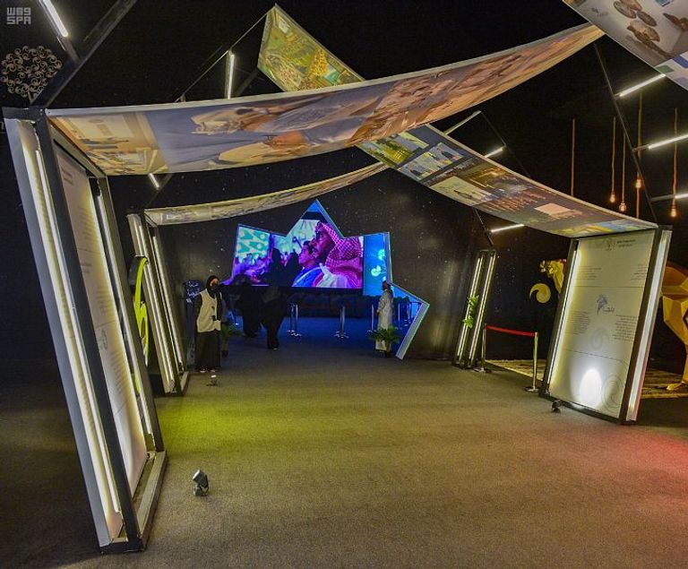 زوار الجنادرية يخوضون رحلة إلى الماضي في "مسك الخيرية"