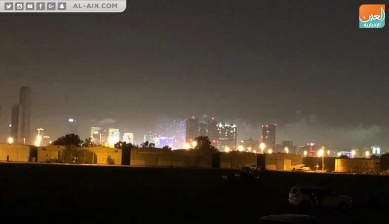 أبوظبي تطلق الألعاب النارية احتفالا ببدء العام الجديد