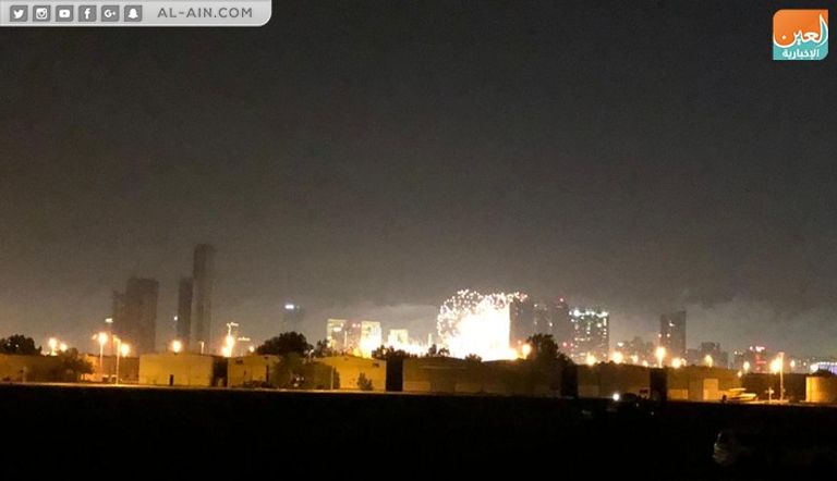 أبوظبي تطلق الألعاب النارية احتفالا ببدء العام الجديد