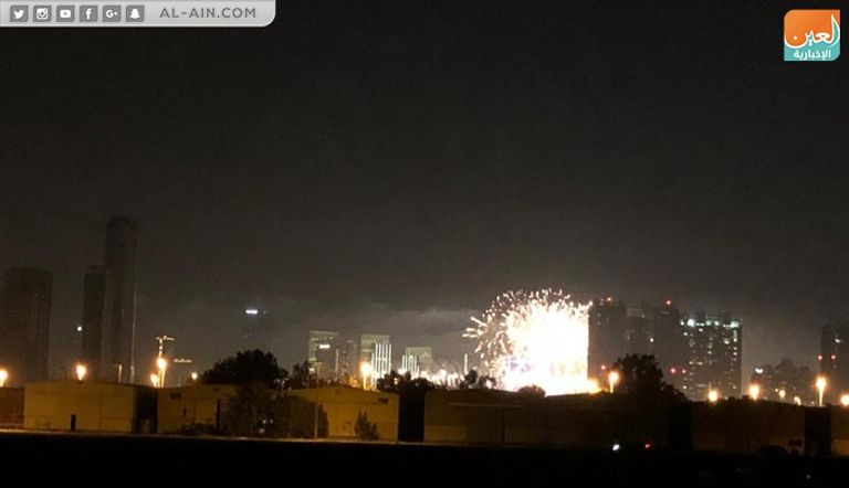 أبوظبي تطلق الألعاب النارية احتفالا ببدء العام الجديد