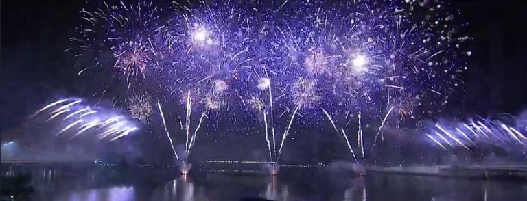 الإمارات تبدأ الاحتفال بالعام الجديد بإطلاق ألعاب نارية ضخمة 