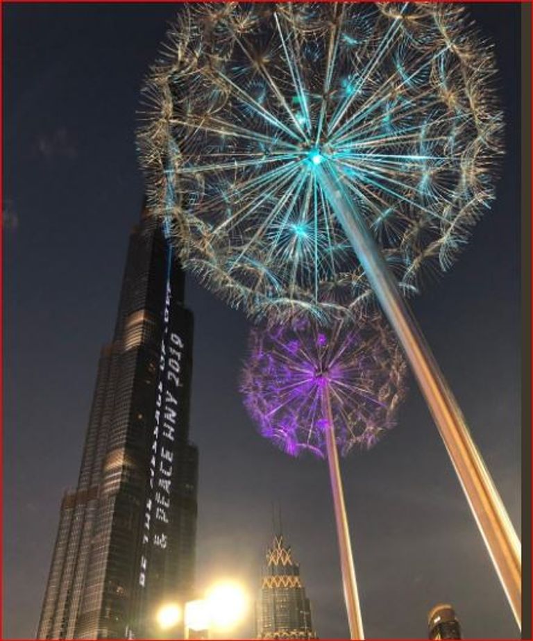 الإمارات تبدأ الاحتفال بالعام الجديد بإطلاق ألعاب نارية ضخمة 