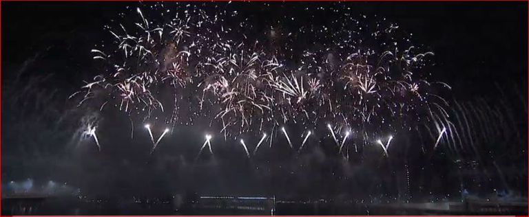 الإمارات تبدأ الاحتفال بالعام الجديد بإطلاق ألعاب نارية ضخمة 