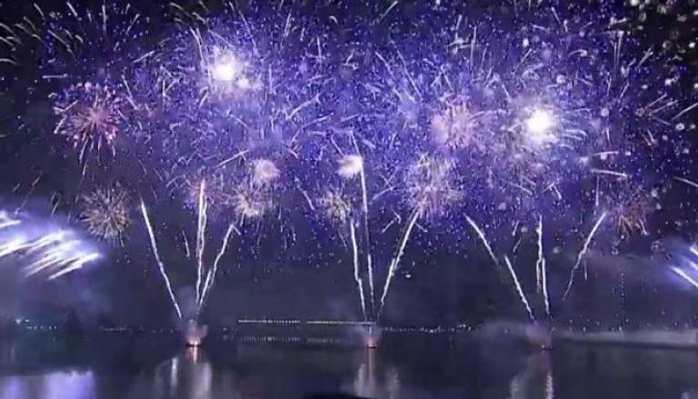 الإمارات تبدأ الاحتفال بالعام الجديد بإطلاق ألعاب نارية ضخمة 