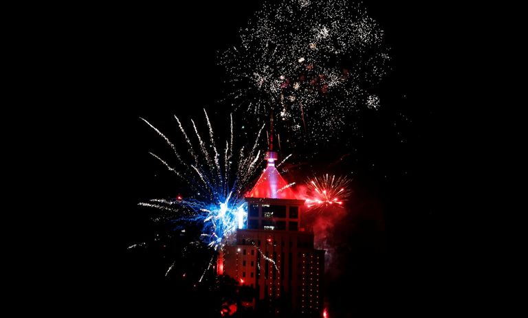 عروض الألعاب النارية في بانكوك احتفالا بالعام الجديد