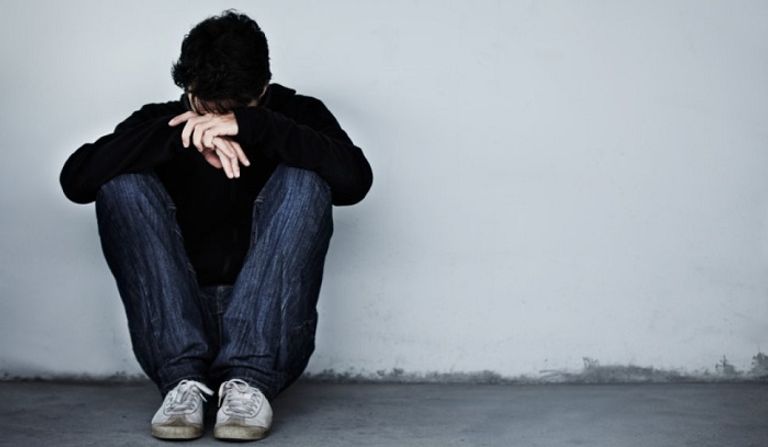 الغزلة تُعمِّق الاكتئاب لدى الشباب والمراهقين.