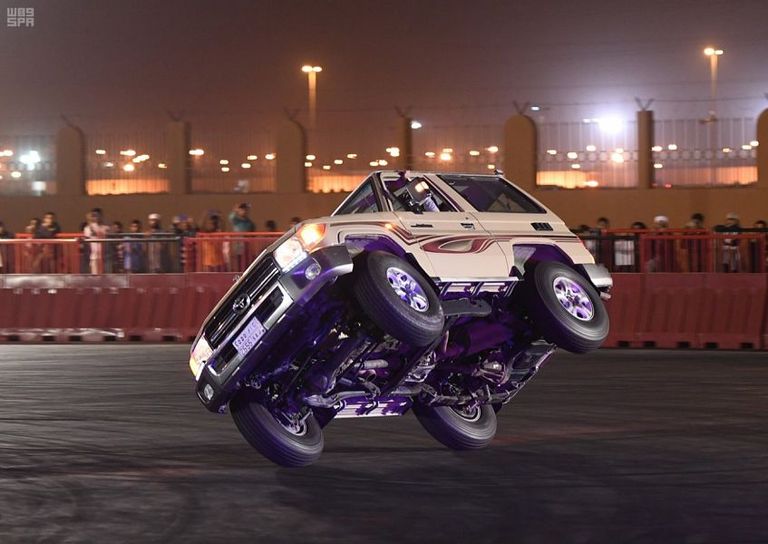 عروض تنافسية للسيارات والدراجات في الجنادرية