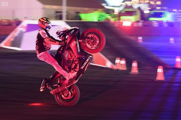 عروض تنافسية للسيارات والدراجات في الجنادرية