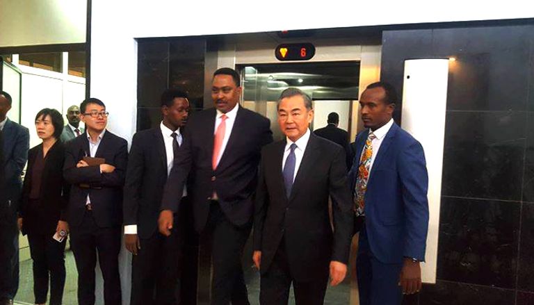 وزير الخارجية الصيني مع نظيره الإثيوبي