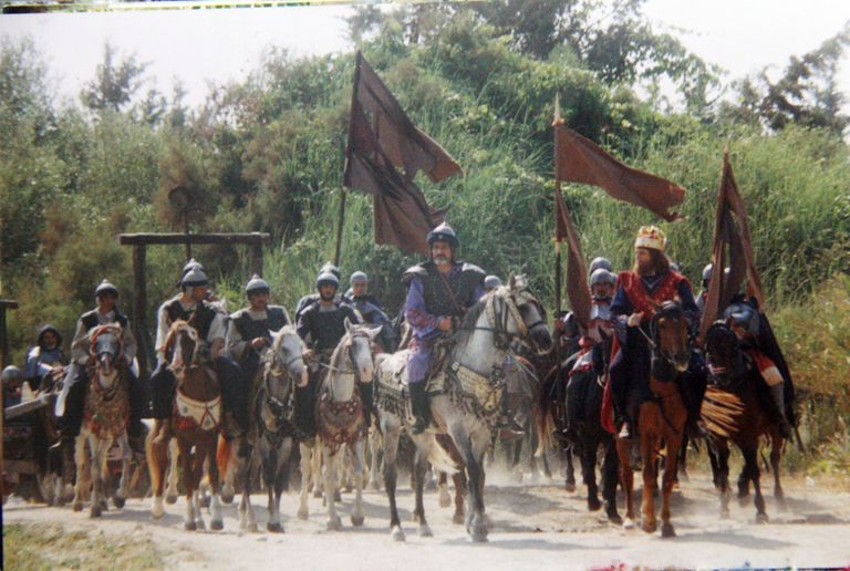 محمد محفل مع أساتذة وطلبة معهد شايو للدراسات العليا في مجال الآثار