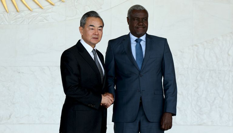 جانب من لقاء وزير الخارجية الصيني مع رئيس مفوضية الاتحاد الأفريقي