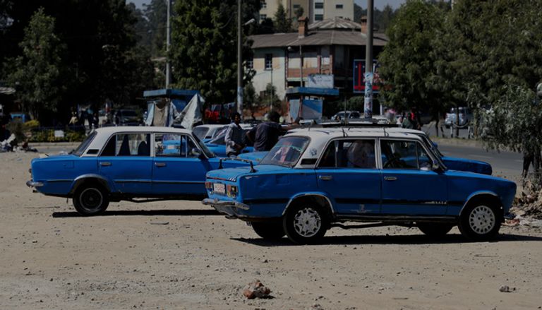 طرازات قديمة من "لادا" تزاحم أحدث سيارات الأجرة في أديس أبابا