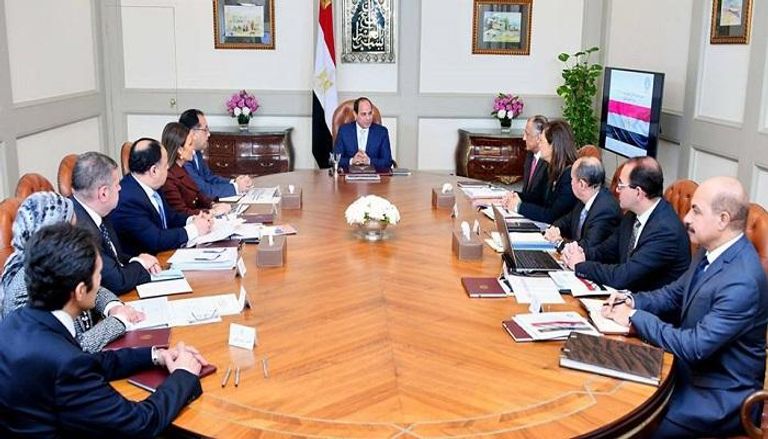 السيسي خلال اجتماعه مع رئيس الحكومة وعدد من الوزراء