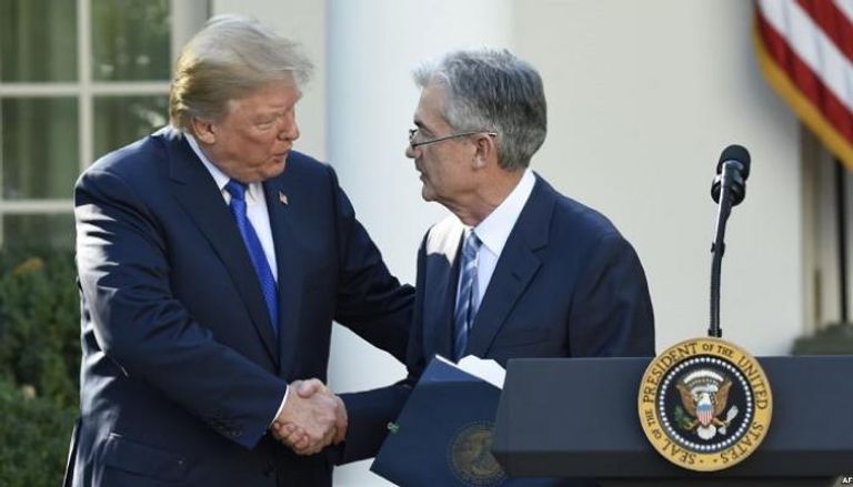 ترامب يصافح جيروم باول