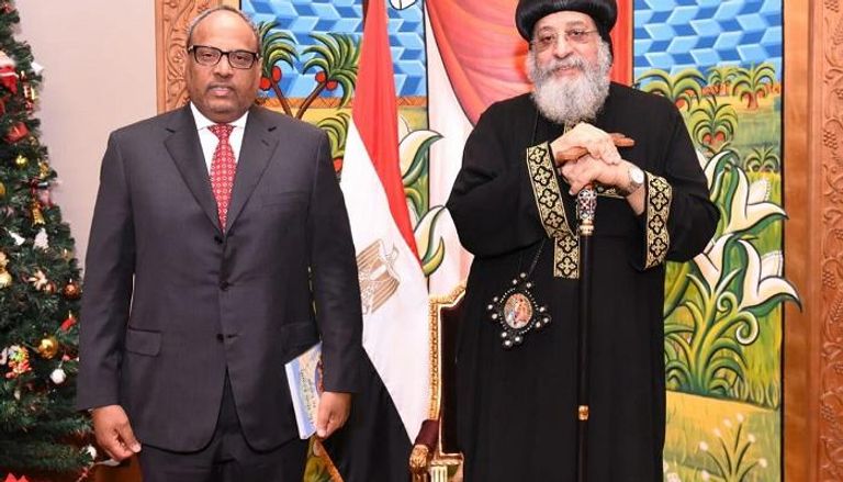 السفير الإماراتي بالقاهرة مع البابا تواضروس بالمقر البابوي