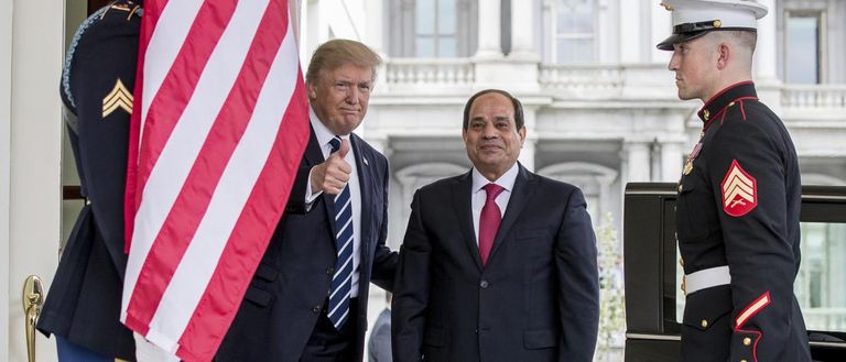 السيسي وترامب خلال لقاء سابق مايك بومبيو وزير الخارجية الأمريكي - أرشيفية