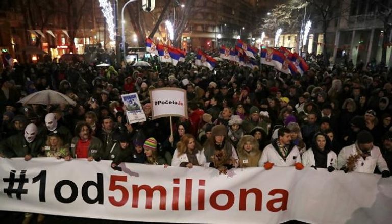 المظاهرات في العاصمة الصربية بلجراد - رويترز