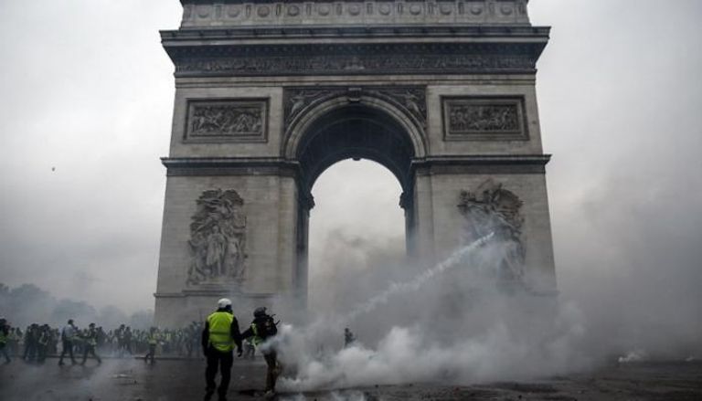 صدامات بين الشرطة الفرنسية ومحتجي السترات الصفراء - أرشيفية