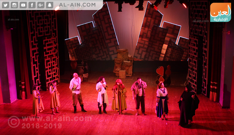 نجوم مسرحية "حدث في بلاد السعادة"