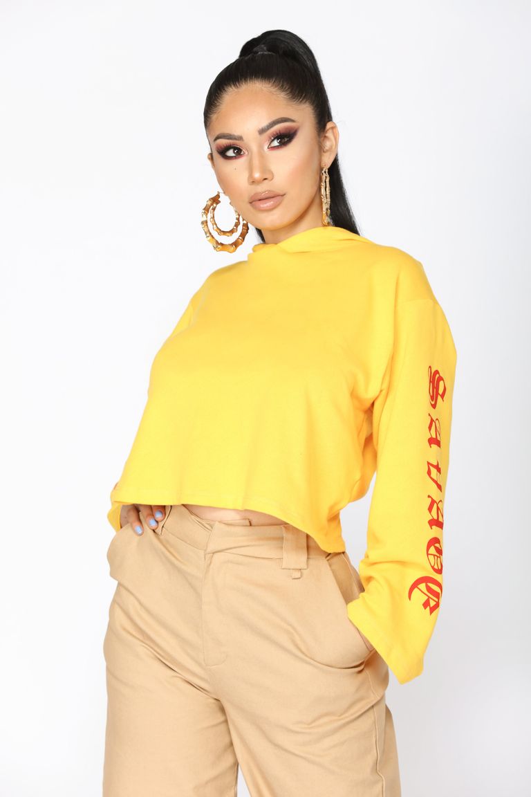 الأحمر يتربع على عرش موضة ألوان شتاء 2019