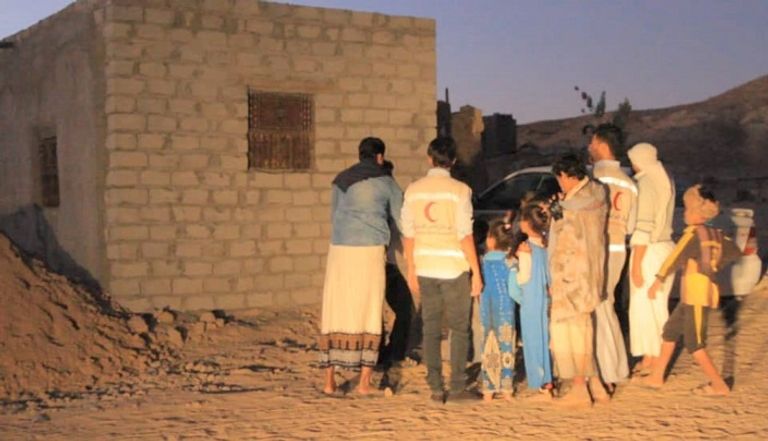 ألف سلة غذائية لـ5 آلاف يمني بصحراء حضرموت من الهلال الأحمر الإماراتي