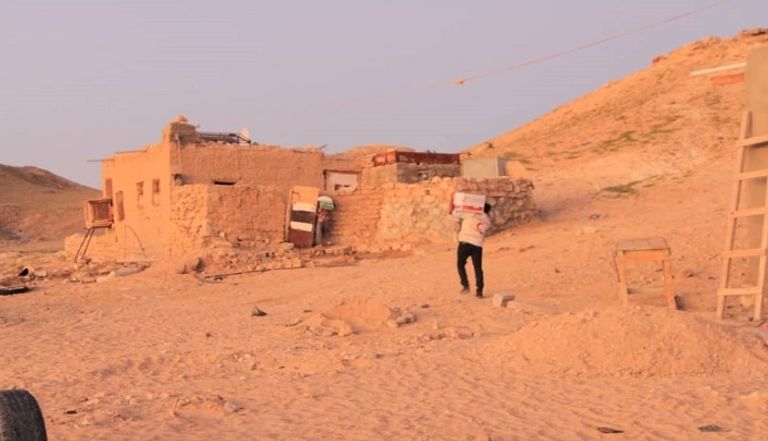 ألف سلة غذائية لـ5 آلاف يمني بصحراء حضرموت من الهلال الأحمر الإماراتي