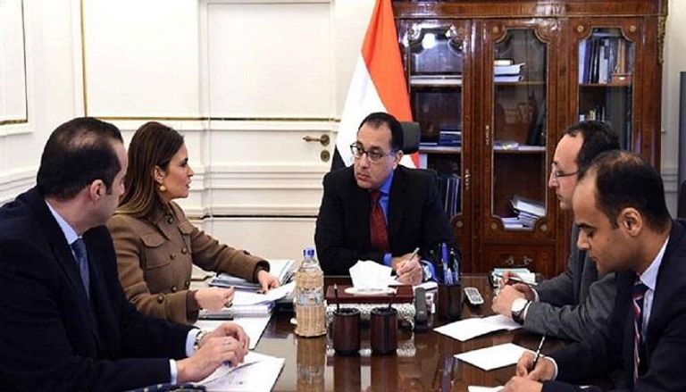 جانب من اجتماع رئيس الوزراء المصري ووزيرة الاستثمار