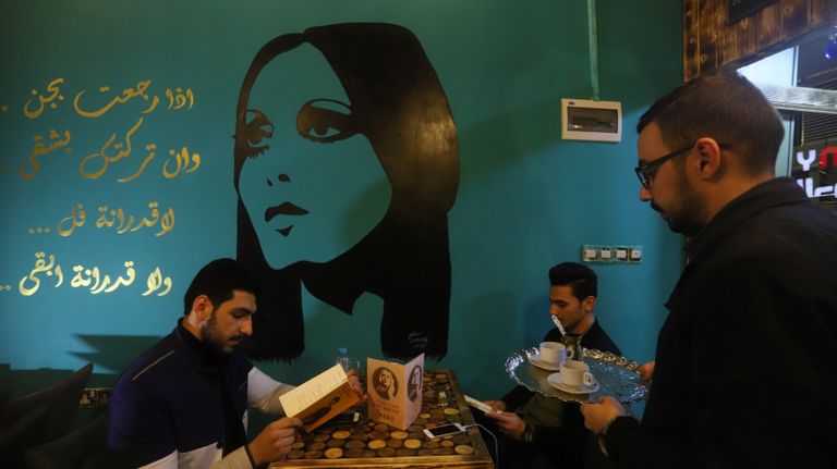 مكتبة ومقهى فيروز في البصرة