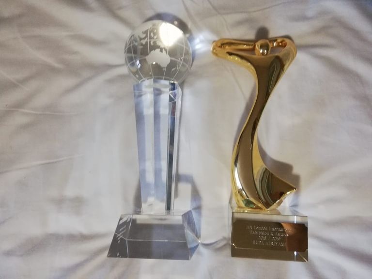 جانب من لوحات التشكيلية الإماراتية هدى الريامي