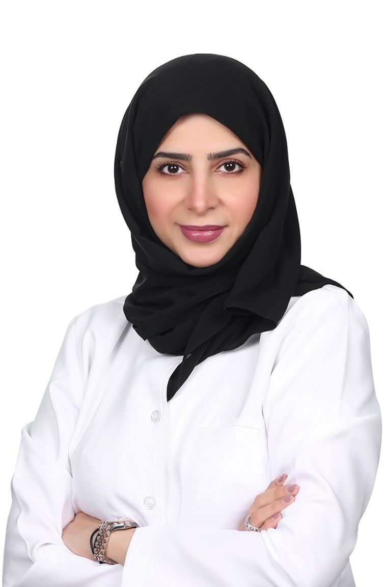 الطبيبة مريم الملا 