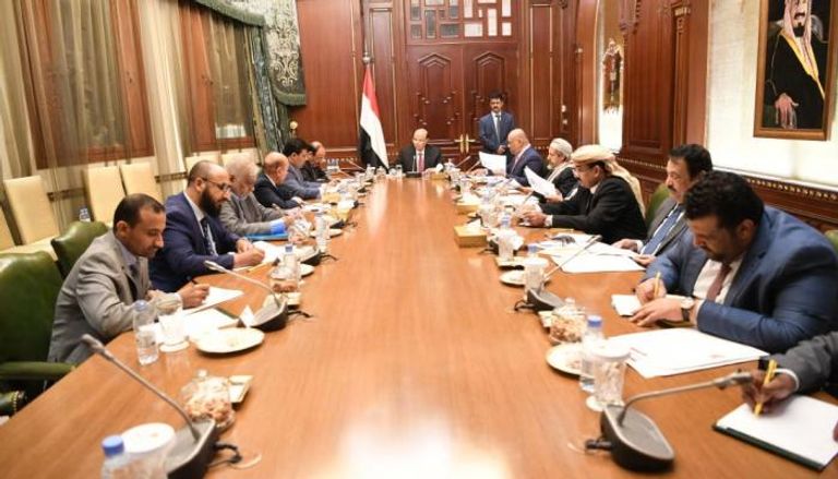الرئيس اليمني يجتمع بمستشاريه- وكالة الأنباء اليمنية