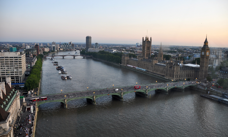 لندن مدينة الضباب