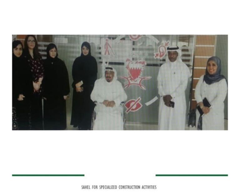 البحرينية لطيفة خالد خلال أحد اجتماعات مشروع