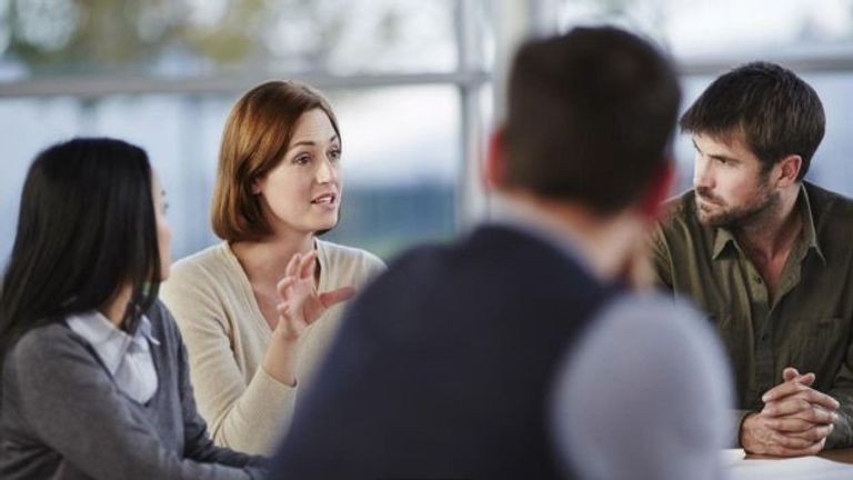 8 قواعد لربح أي جدال.. أهمها انتقاء من تحاوره