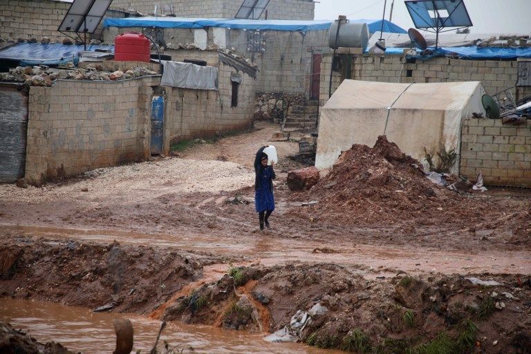 مخيمات اللاجئين السوريين تغطيها الثلوج في لبنان