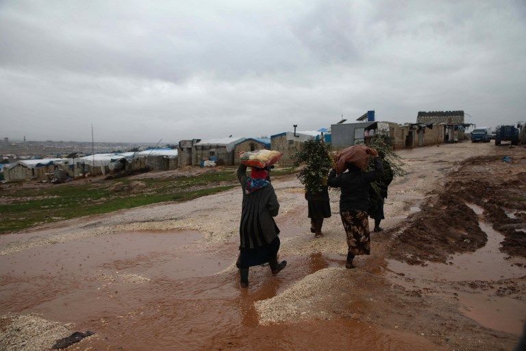 مخيمات اللاجئين السوريين تغطيها الثلوج في لبنان