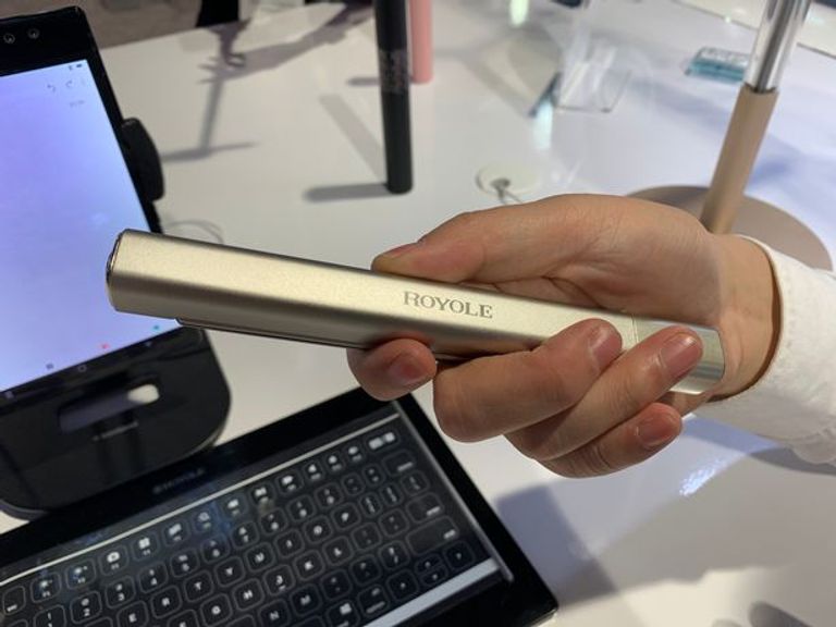 لوحة مفاتيح قابلة للطي في معرض CESg