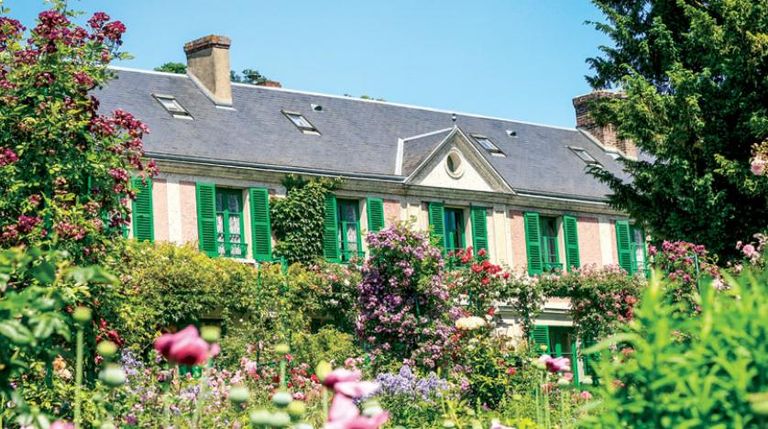 البيت الذي عاش فيه كلود مونيه في جيفرني التي ألهمته  جبل فوجي الذي ألهم الفنان الياباني هوكوساي