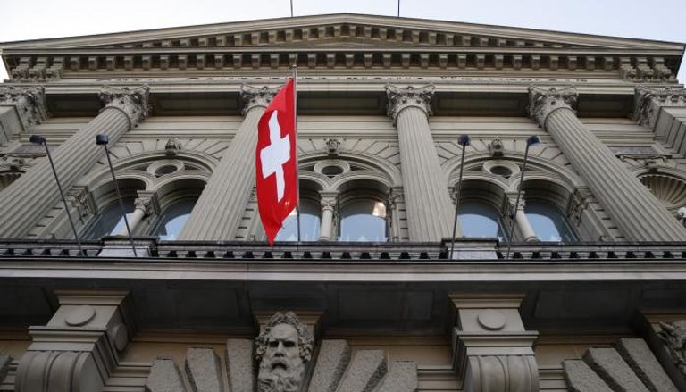 العملة السويسرية تأثرت بهبوط سوق الأسهم