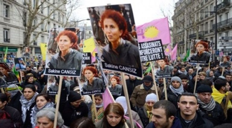 أكراد إسطنبول يحيون ذكرى اغتيال ناشطات