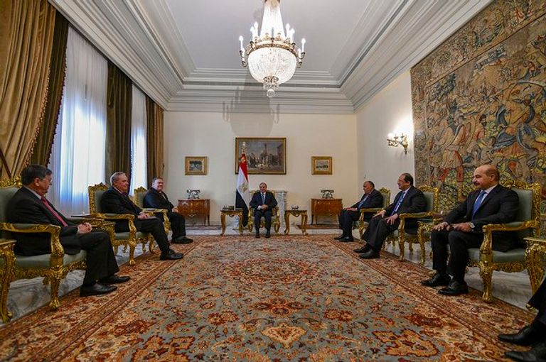الرئيس المصري عبدالفتاح السيسي يلتقي مايك بومبيو