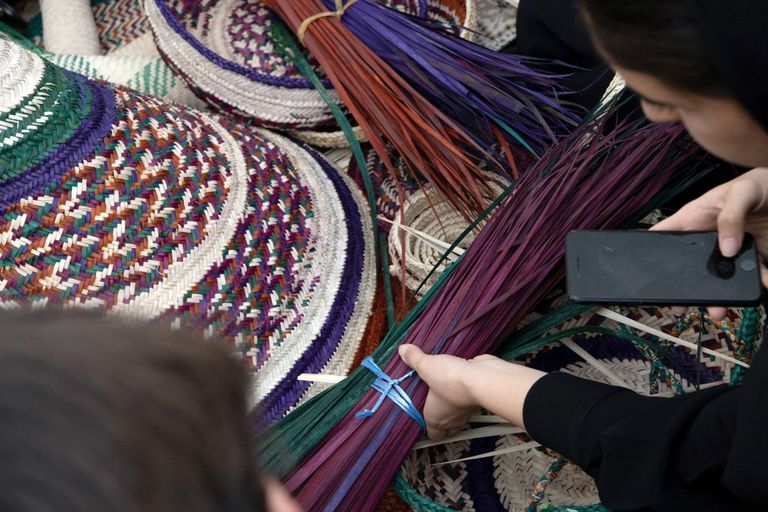 اختيار 10 مصممين من الإمارات وإسبانيا وإيطاليا في مشروع "حوار الحرف"