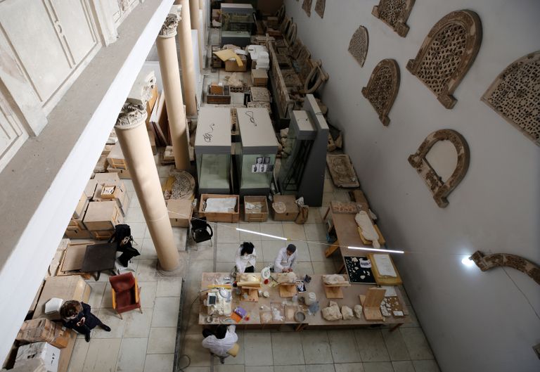 ترميم آثار تدمر السورية في المتحف الوطني بدمشق