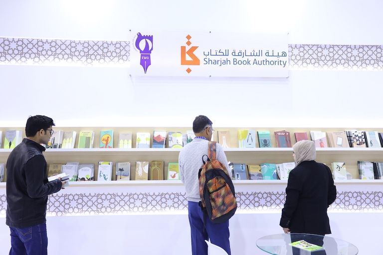 إماراتيون يوقعون مؤلفاتهم المترجمة