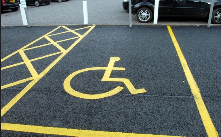 مصابيح شوارع ذكية لتسهيل حركة المرور