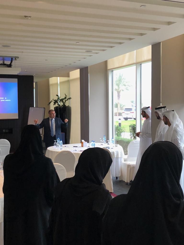 مؤسسة الشارقة لتطوير القدرات تؤهل 20 شابا وشابة للألفية الرقمية